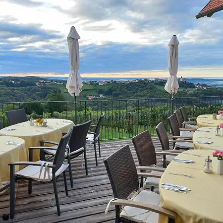 Winzerzimmer Scharl בית הארחה