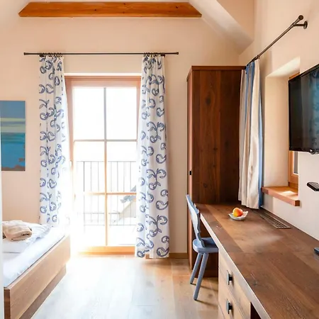 Winzerzimmer Scharl Guest house